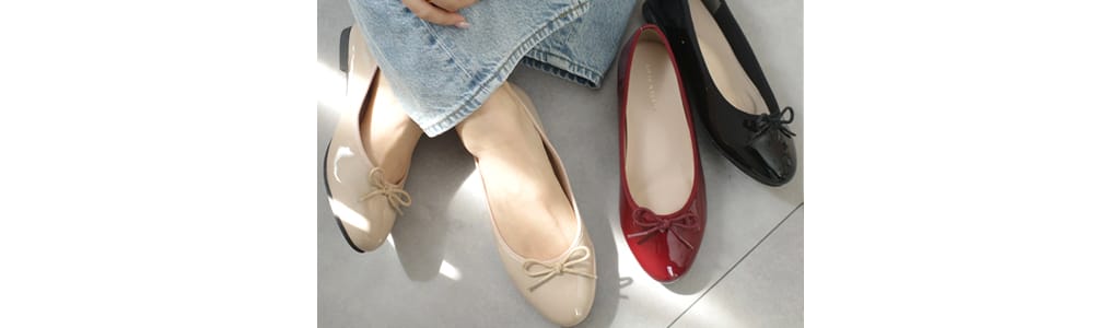 【2026年最新版】雨でもおしゃれに快適に。通勤にも頼れる“歩きやすいレインパンプス”