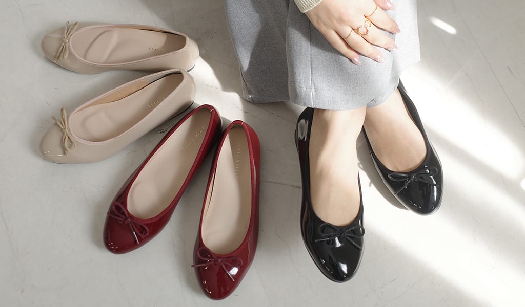 【2026年最新版】雨でもおしゃれに快適に。通勤にも頼れる“歩きやすいレインパンプス”