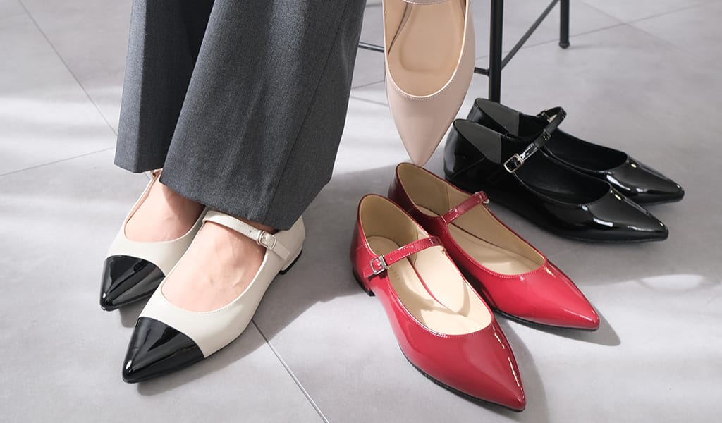 【2026年最新版】雨でもおしゃれに快適に。通勤にも頼れる“歩きやすいレインパンプス”