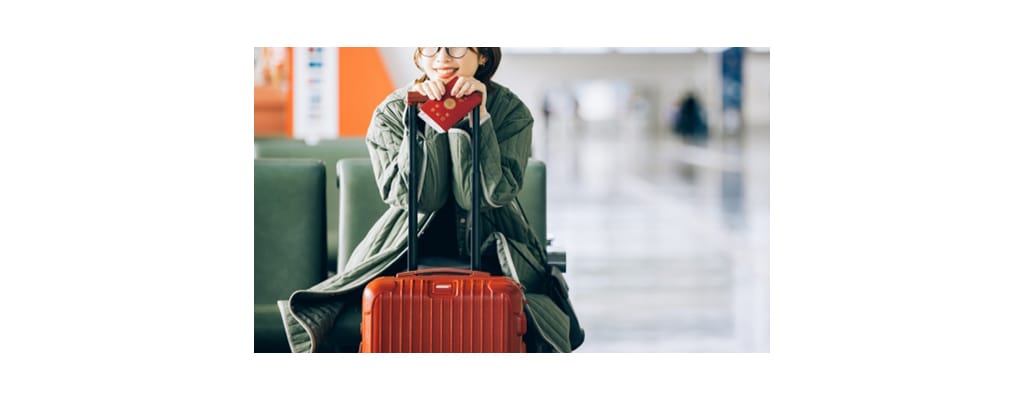 スニーカーより上品、パンプスより楽。春の休日を彩る「ローファー・クロッグシューズ」