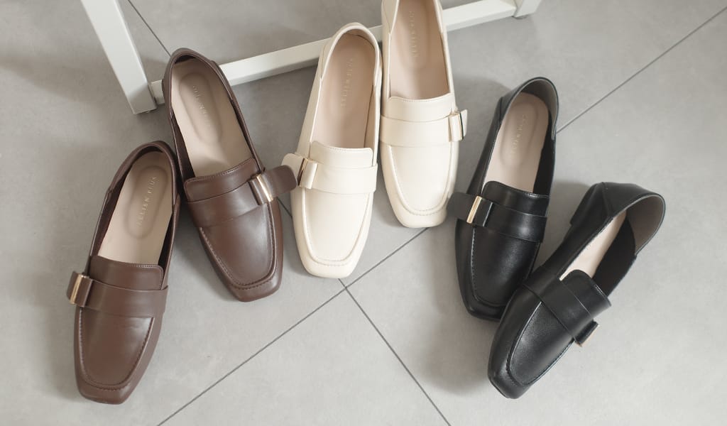 スニーカーより上品、パンプスより楽。春の休日を彩る「ローファー・クロッグシューズ」