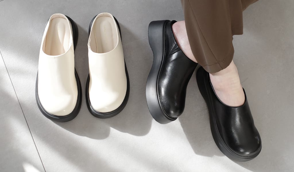 スニーカーより上品、パンプスより楽。春の休日を彩る「ローファー・クロッグシューズ」