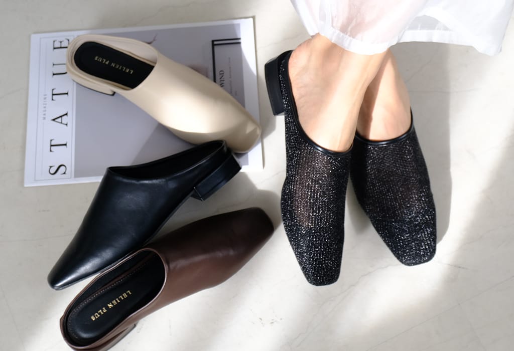 「サンダル未満、パンプス以上」がちょうどいい。フットネイルを気にせず楽しむ大人の抜け感シューズ