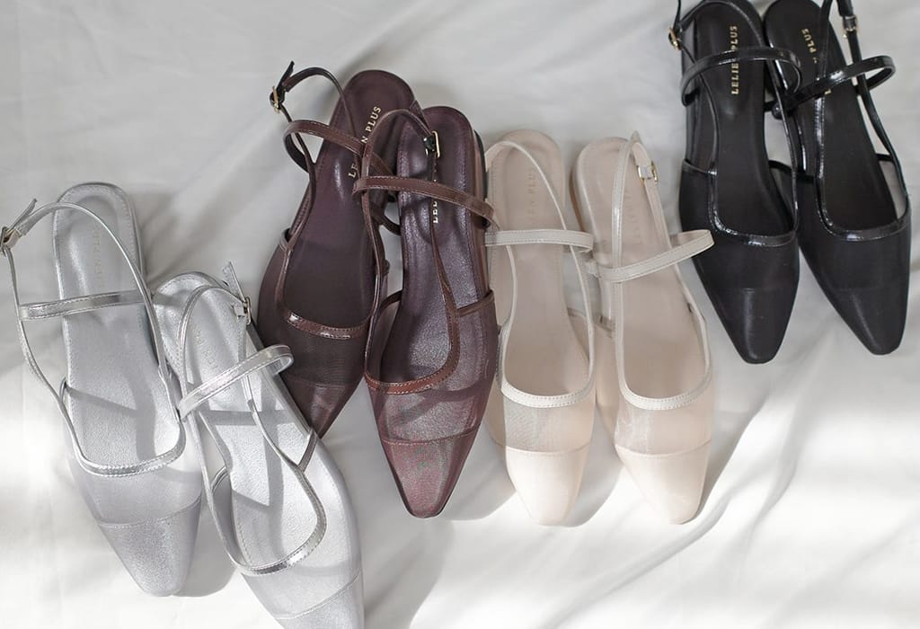 「サンダル未満、パンプス以上」がちょうどいい。フットネイルを気にせず楽しむ大人の抜け感シューズ