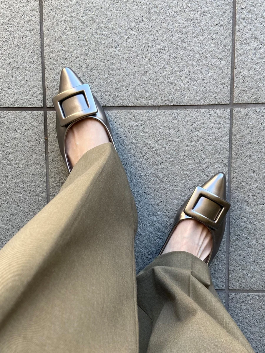 バックルモチーフ フラットパンプス レディース