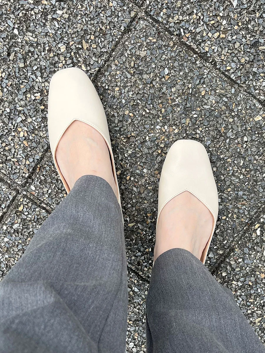スクエアトゥ Vカット フラットパンプス レディース