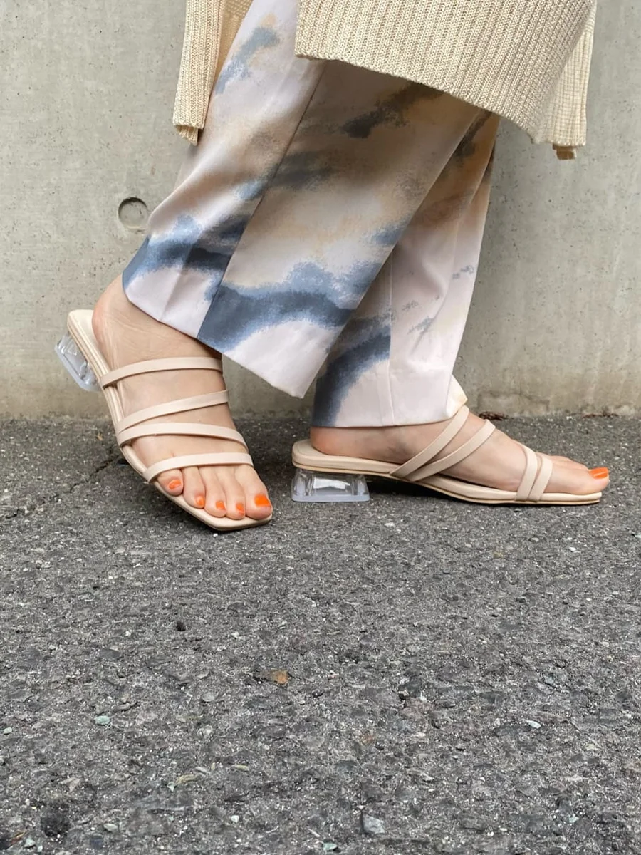 メニーストラップクリアヒールサンダル