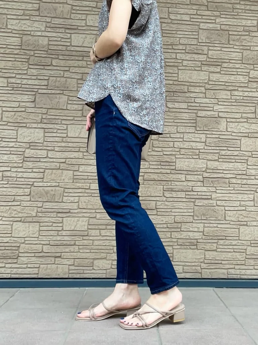 華奢ストラップスクエアトゥトングサンダル