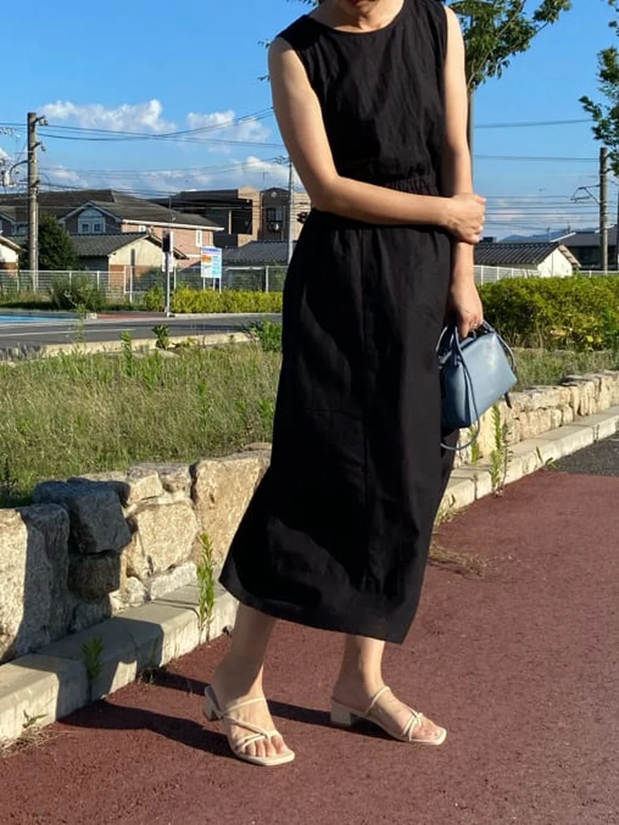 華奢ストラップスクエアトゥトングサンダル